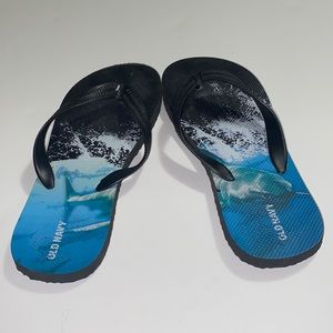 Old navy flip flops size 5/6